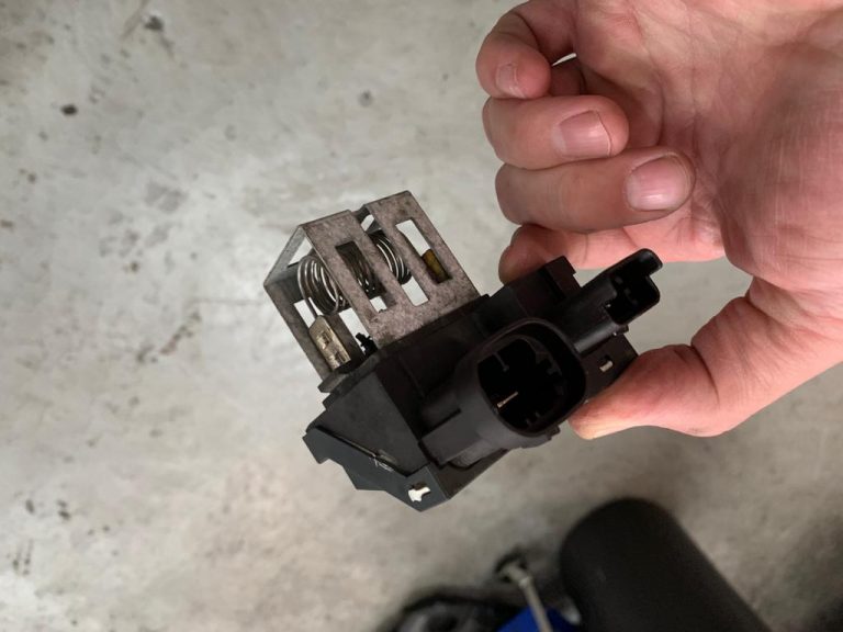 Citroen DS3 Cooling Fan module / Resistor Fault. Aarons Autos